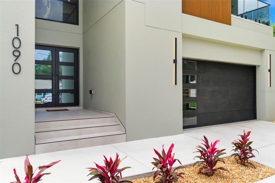 Exterior details and patio area of a home in , Safety Harbor (Image 3).
