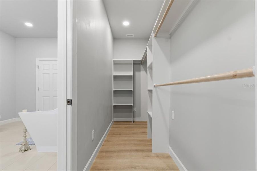 Spacious, unfurnished interior of a new home in , St. Petersburg (Image 25).