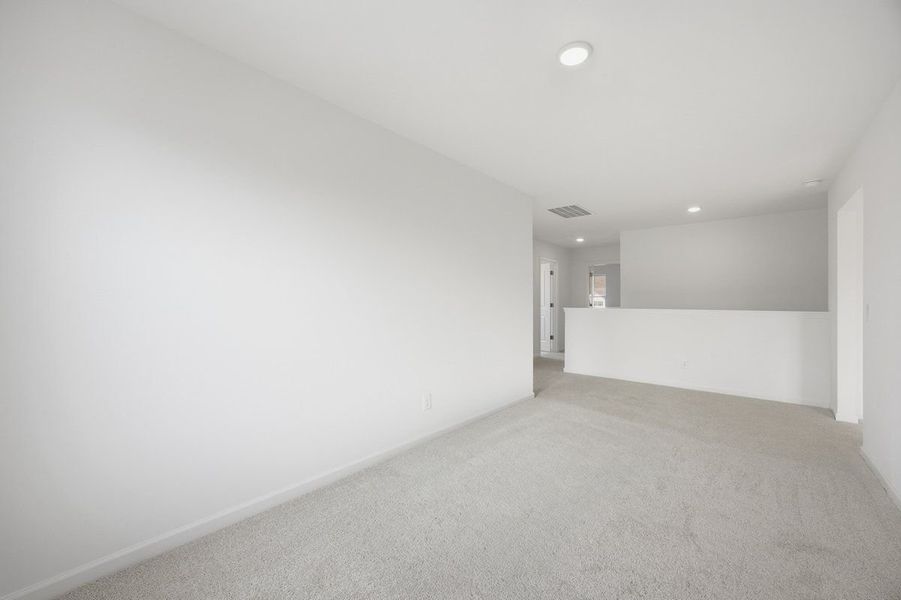 Spacious, unfurnished interior of a new home in Reeves Crossing, St. George (Image 7).