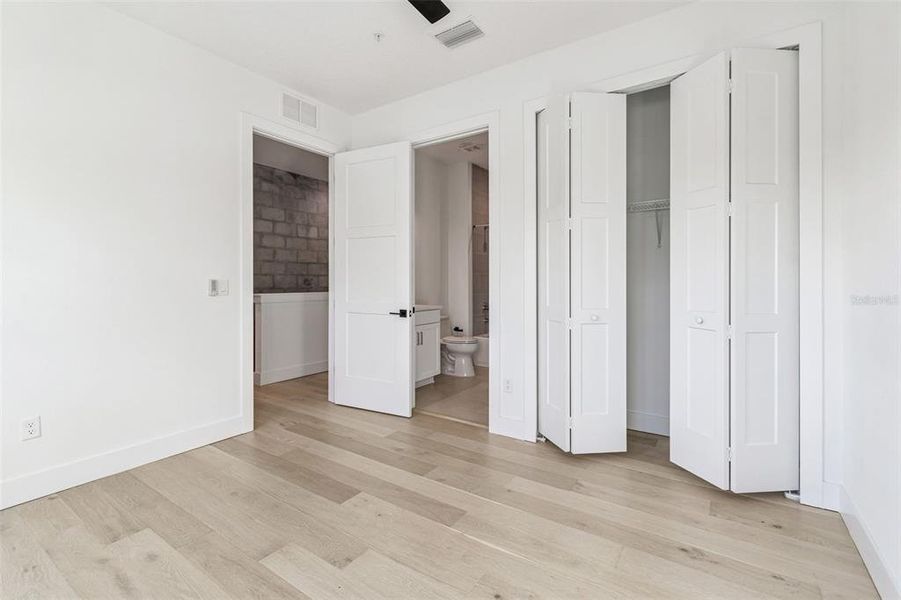 Spacious, unfurnished interior of a new home in , St. Petersburg (Image 50).