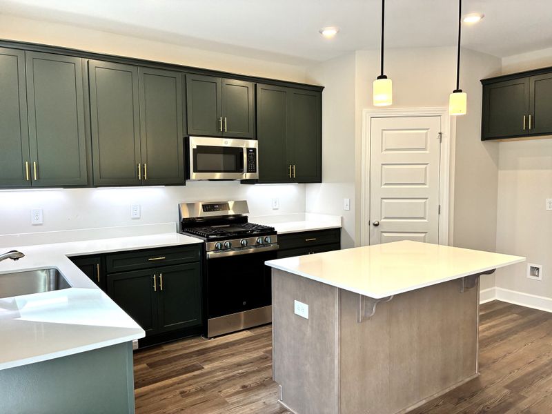 Furnished interior view inside a new home in Holly Ridge, Greenville (Image 7).