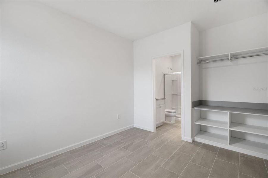 Spacious, unfurnished interior of a new home in , Orlando (Image 47).