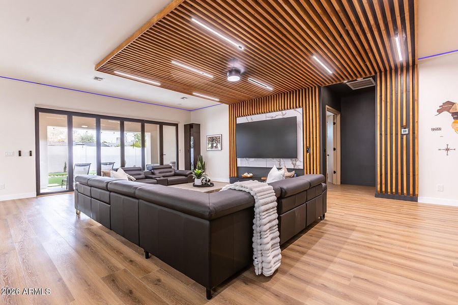 2536 E Indianola Ave-46