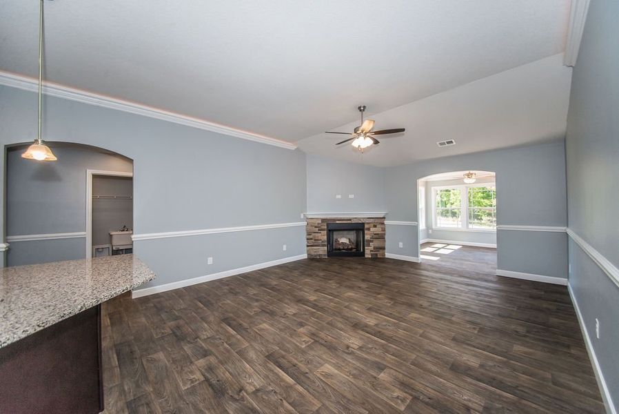 Representative unfurnished interior of a home built from the Jackson by Enchanted Homes in Lonesome Dove, San Antonio (Image 33).
