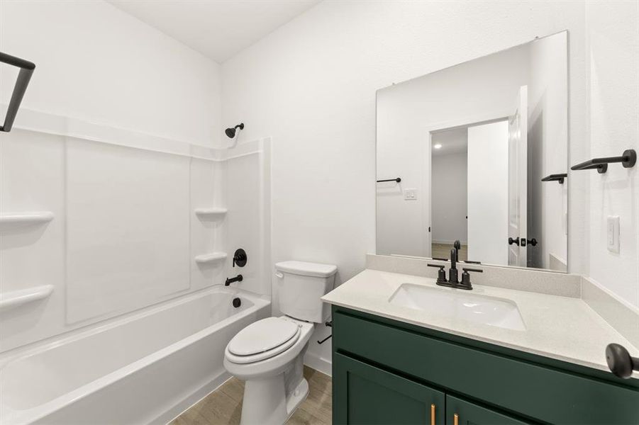 24. 1708 Abbott - 3RD Bath