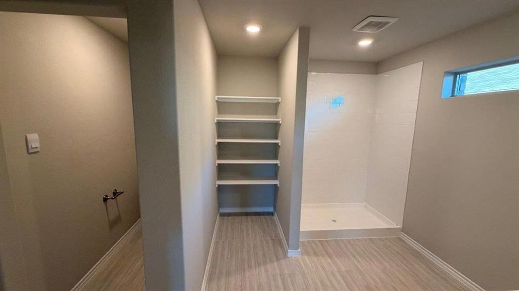 Spacious, unfurnished interior of a new home in Rosewood at Beltmill, Fort Worth (Image 9).
