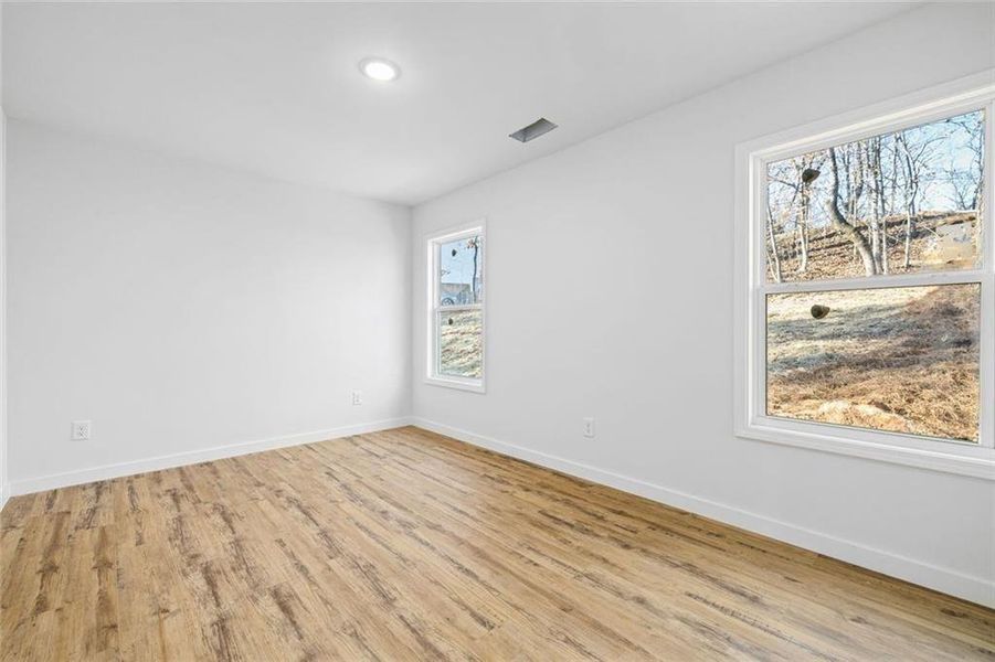 Spacious, unfurnished interior of a new home in , Gainesville (Image 12).
