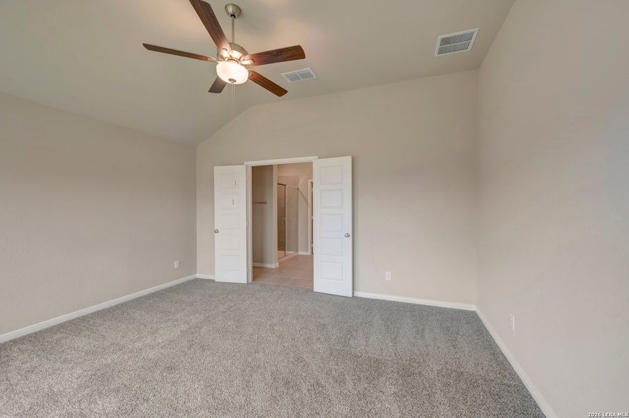 Spacious, unfurnished interior of a new home in Greenspoint Heights, Seguin (Image 32).