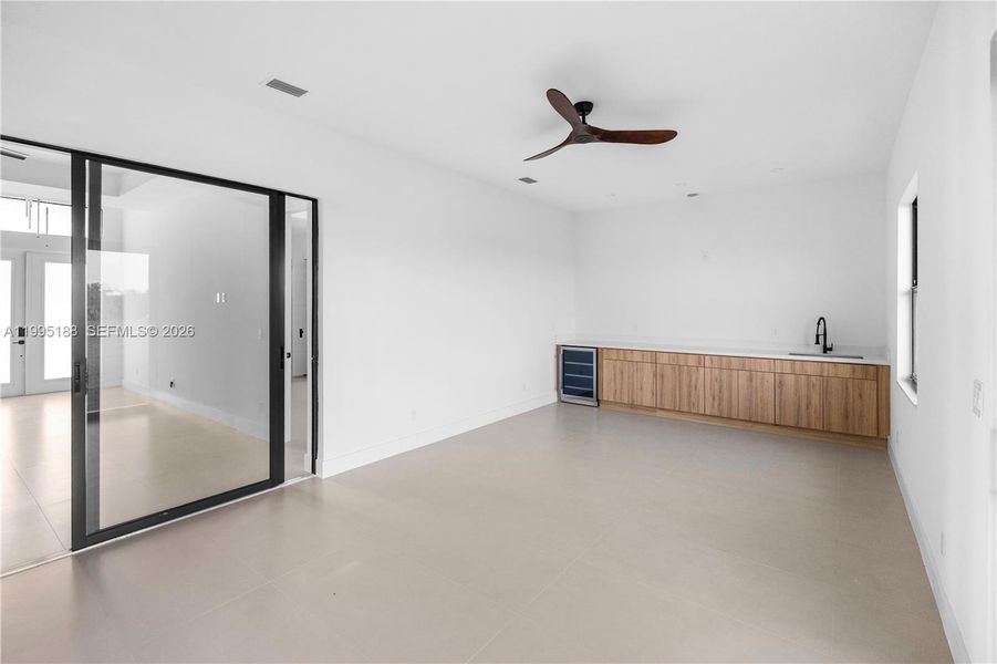 Spacious, unfurnished interior of a new home in , Cape Coral (Image 36).