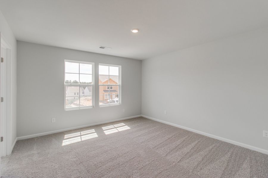 Spacious, unfurnished interior of a new home in Bluefield, Lexington (Image 39).