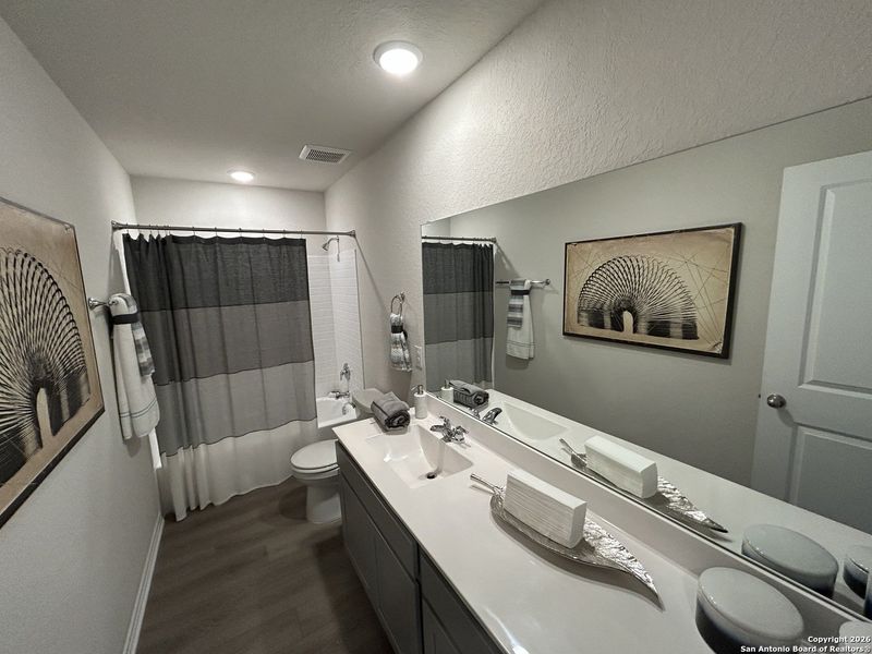 Furnished interior view inside a new home in Meadows at Hennersby Hollow 40's, San Antonio (Image 17). Furnished interior view inside a new home in Meadows at Hennersby Hollow 40's, San Antonio (Image 17).