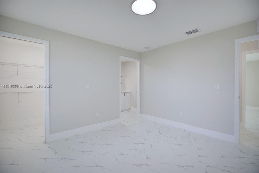 Spacious, unfurnished interior of a new home in , Avon Park (Image 22).