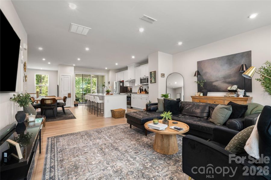 Comfortable Open Floorplan Comfortable Open Floorplan