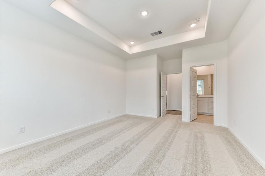 Spacious, unfurnished interior of a new home in Anderson Lake, Houston (Image 27).