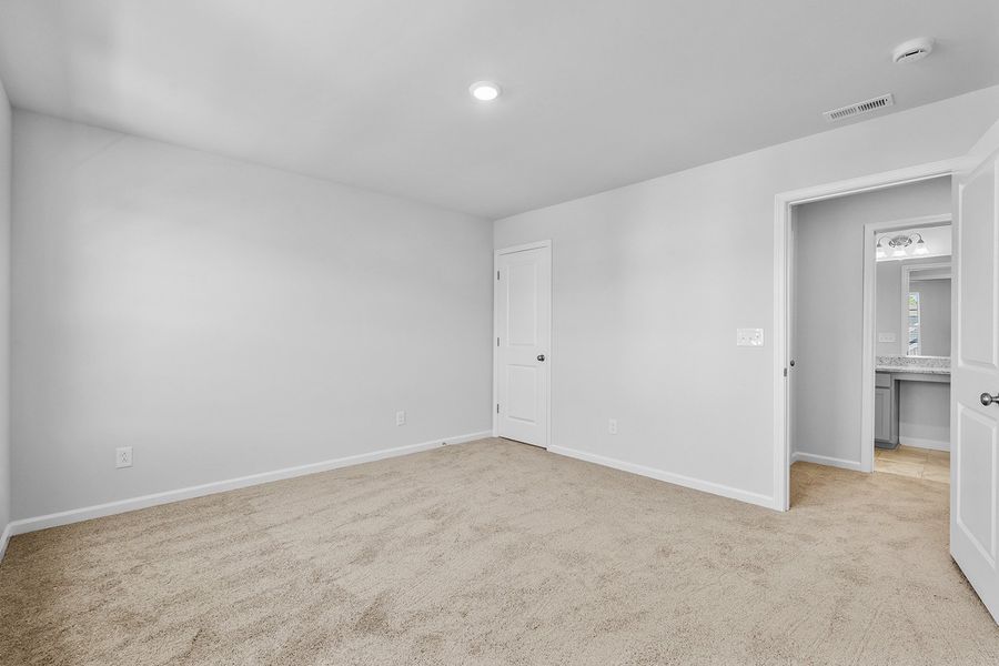 Spacious, unfurnished interior of a new home in Hanes Lake, Winston-Salem (Image 32).