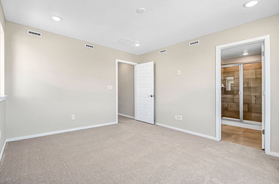 Spacious, unfurnished interior of a new home in Barefoot Village, Firestone (Image 21).