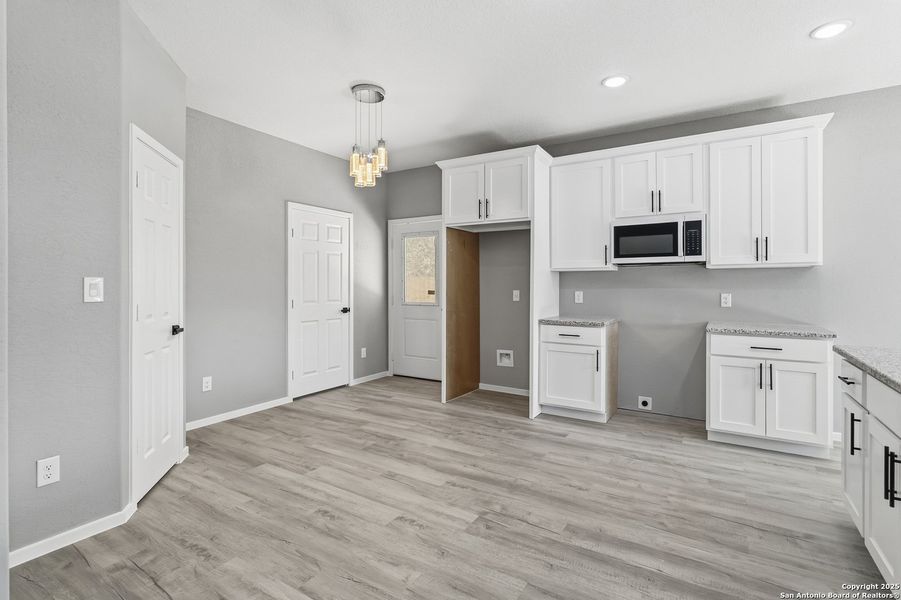 Spacious, unfurnished interior of a new home in , San Antonio (Image 31).