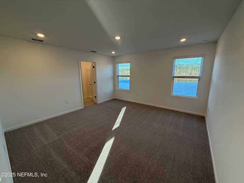 Spacious, unfurnished interior of a new home in Cedar Creek, Jacksonville (Image 9).