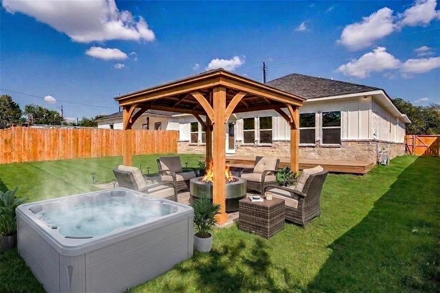 Exterior details and patio area of a home in , Granbury (Image 3).