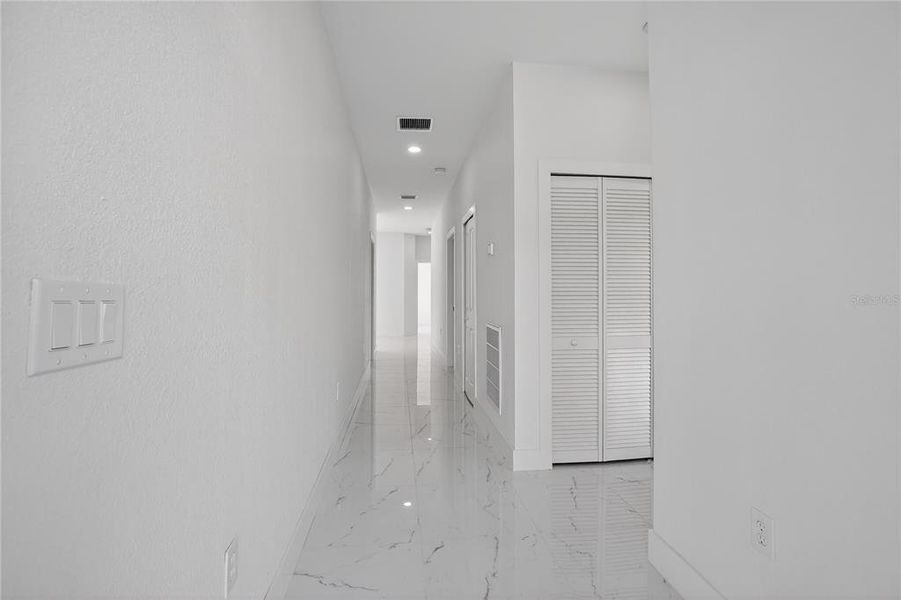Spacious, unfurnished interior of a new home in , Rotonda West (Image 24).