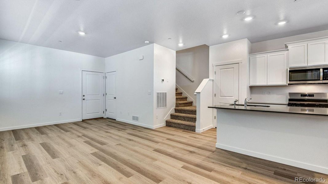 Spacious, unfurnished interior of a new home in Arcadia, Denver (Image 25).