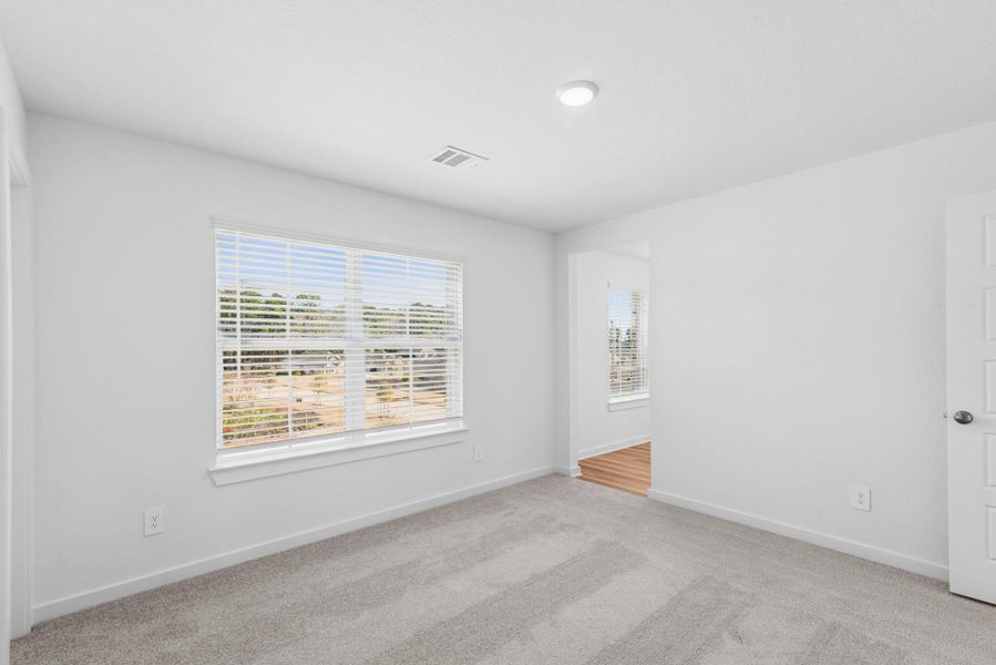 Spacious, unfurnished interior of a new home in Lone Star Landing, Montgomery (Image 40).