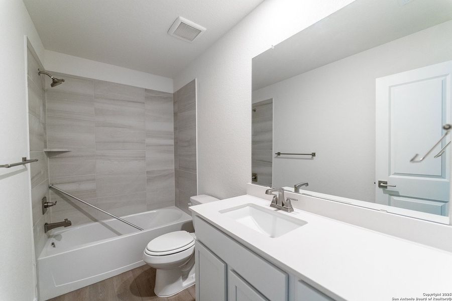 Furnished interior view inside a new home in Homestead, Schertz (Image 8).