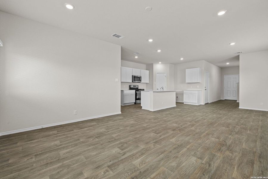Spacious, unfurnished interior of a new home in Redbird Ranch, San Antonio (Image 21).