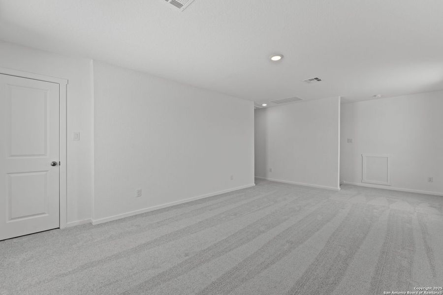 Spacious, unfurnished interior of a new home in Lodi Grove, Floresville (Image 17). Spacious, unfurnished interior of a new home in Lodi Grove, Floresville (Image 17).