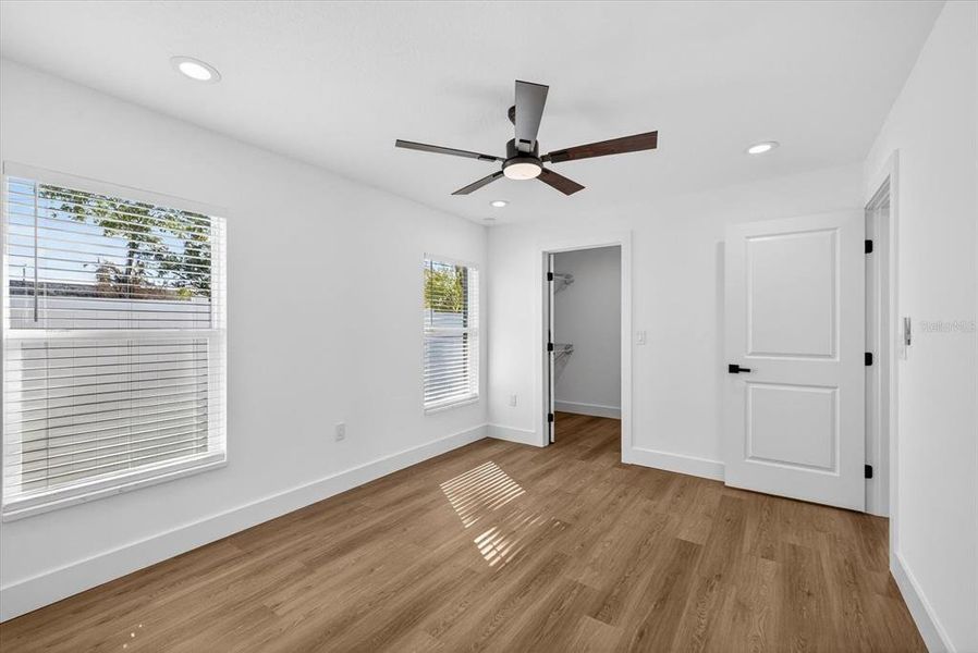 Spacious, unfurnished interior of a new home in , Tampa (Image 23).