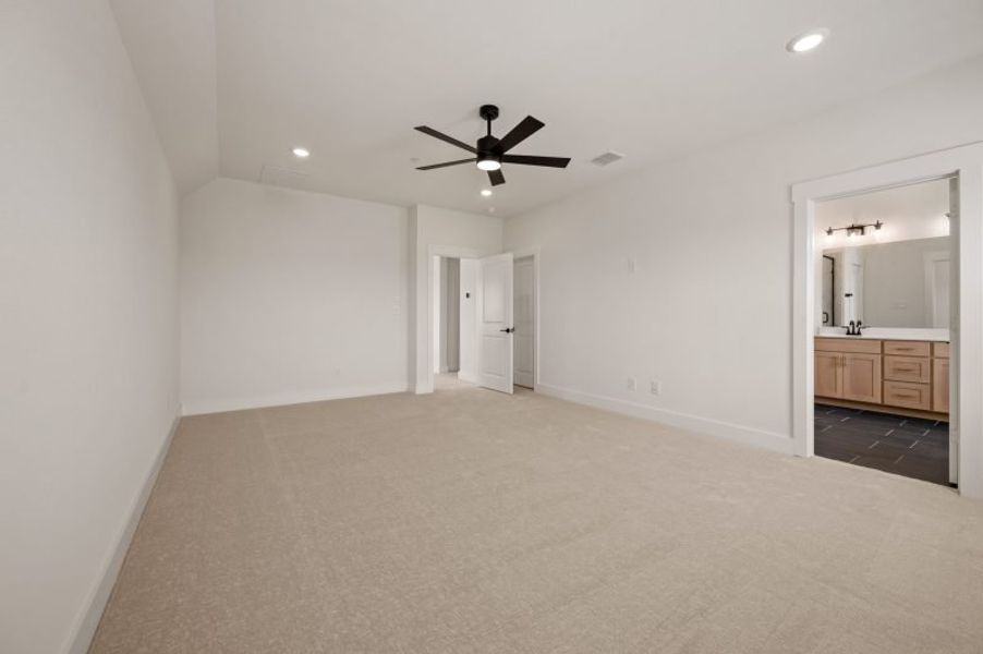 Spacious, unfurnished interior of a new home in Trinity Falls, McKinney (Image 25). Spacious, unfurnished interior of a new home in Trinity Falls, McKinney (Image 25).