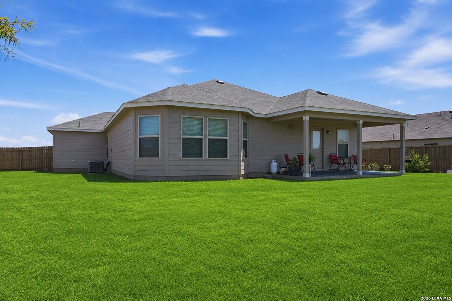 Exterior details and patio area of a home in , Atascosa (Image 4).