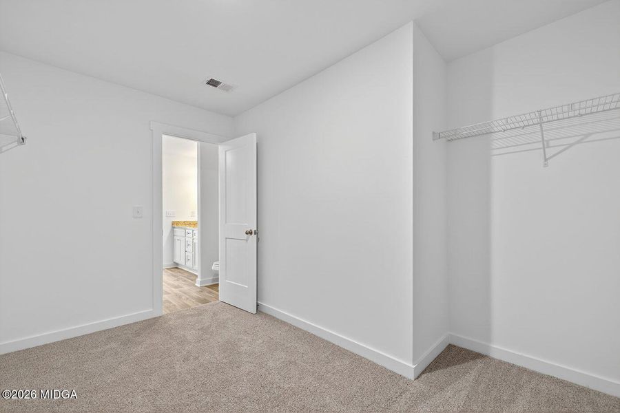 Spacious, unfurnished interior of a new home in Robins Estates, Warner Robins (Image 28).