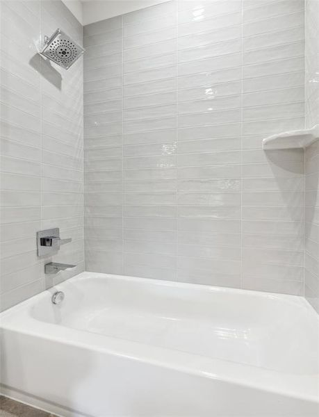 Bathroom featuring tiled shower / bath combo