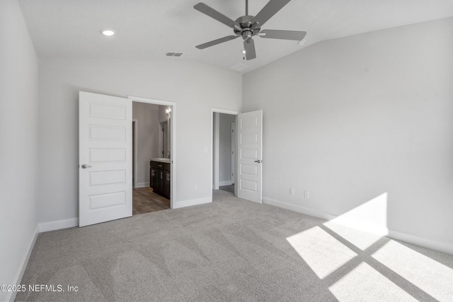 Spacious, unfurnished interior of a new home in Summerglen, Jacksonville (Image 20).