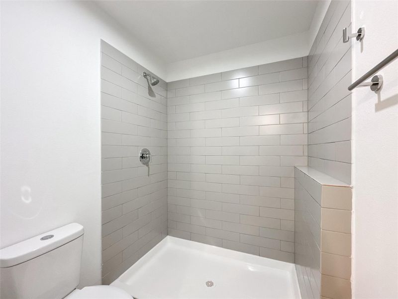 Furnished interior view inside a new home in , Conroe (Image 15).