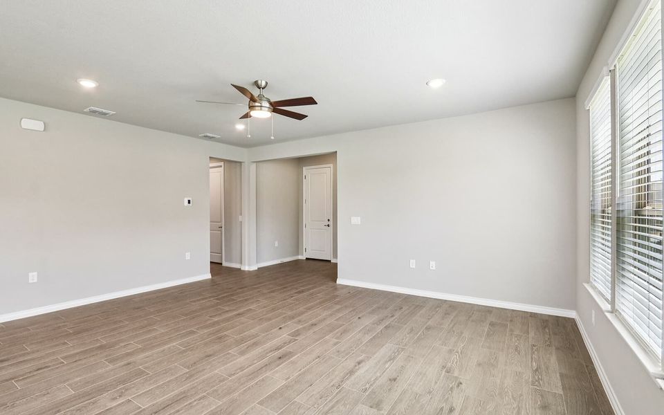 Spacious, unfurnished interior of a new home in Cottage at Kissing Tree, San Marcos (Image 11).