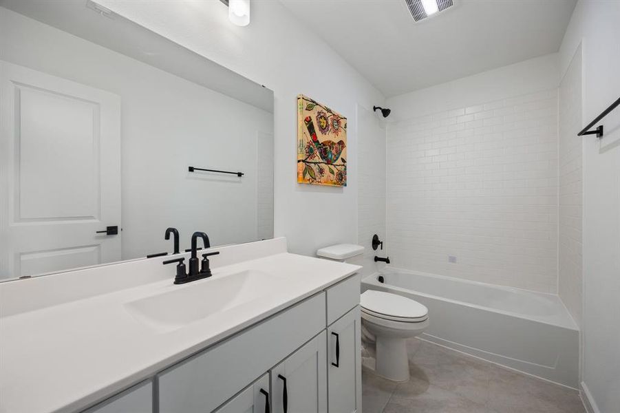 Furnished interior view inside a new home in Rolling Ridge, Van Alstyne (Image 28).