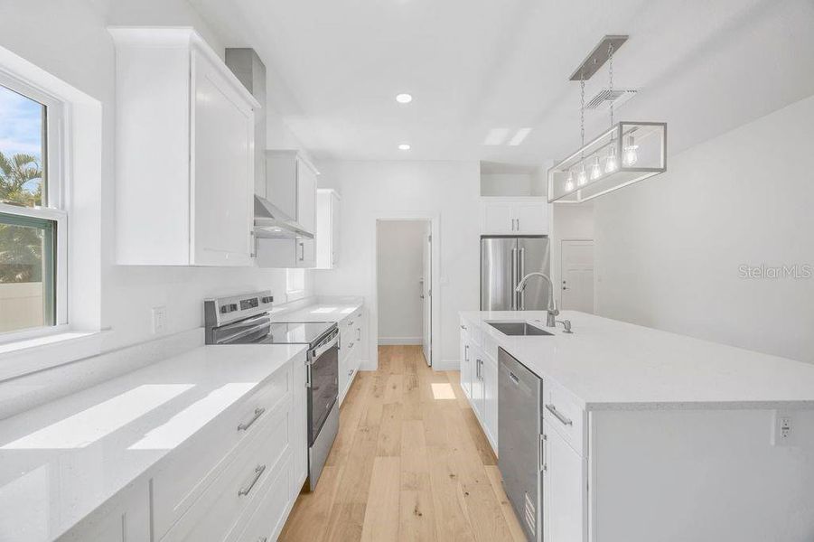 Plenty of countertop space Plenty of countertop space