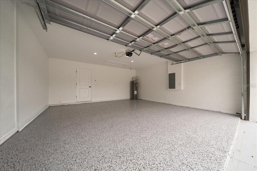 Spacious, unfurnished interior of a new home in , Weeki Wachee (Image 36).