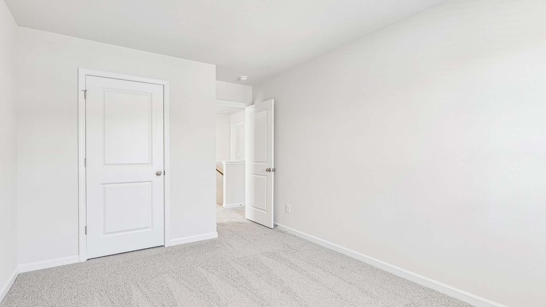 Spacious, unfurnished interior of a new home in Fergus Crossing, York (Image 17).