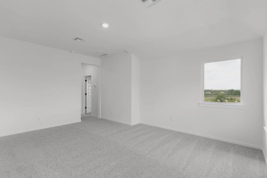 Spacious, unfurnished interior of a new home in Highland Village, Georgetown (Image 17).