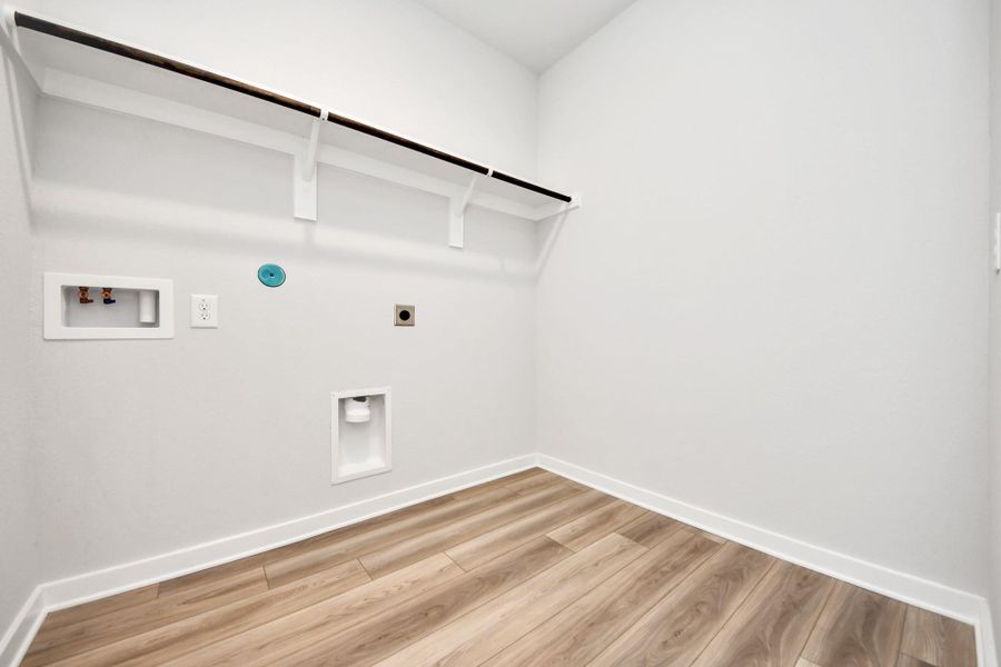 Spacious, unfurnished interior of a new home in Sundance Cove, Crosby (Image 26).