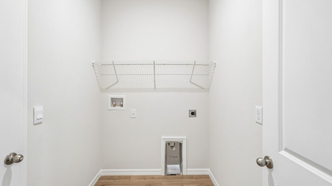 Representative unfurnished interior of a home built from the Lantana by D.R. Horton in Silverstone North, Palmetto (Image 31).