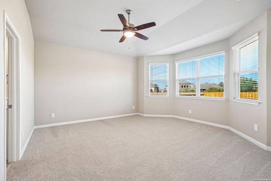 Spacious, unfurnished interior of a new home in Sagebrooke - Premier Series, San Antonio (Image 33).