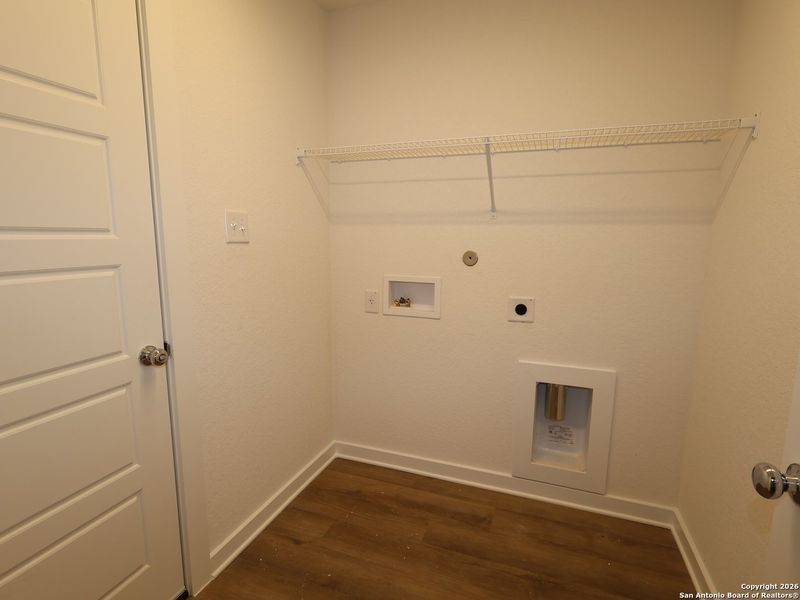 Spacious, unfurnished interior of a new home in Winding Brook, San Antonio (Image 23).