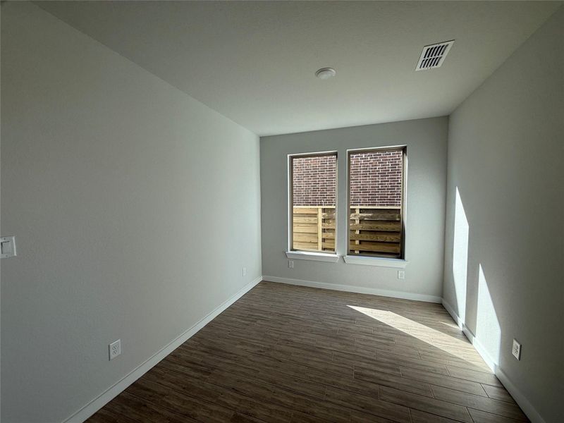 Spacious, unfurnished interior of a new home in Austin Point, Richmond (Image 8).