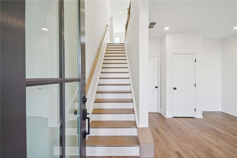 Spacious, unfurnished interior of a new home in IveyBrooke, Alpharetta (Image 20).