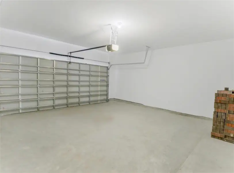 Spacious, unfurnished interior of a new home in , Angleton (Image 33). Spacious, unfurnished interior of a new home in , Angleton (Image 33).
