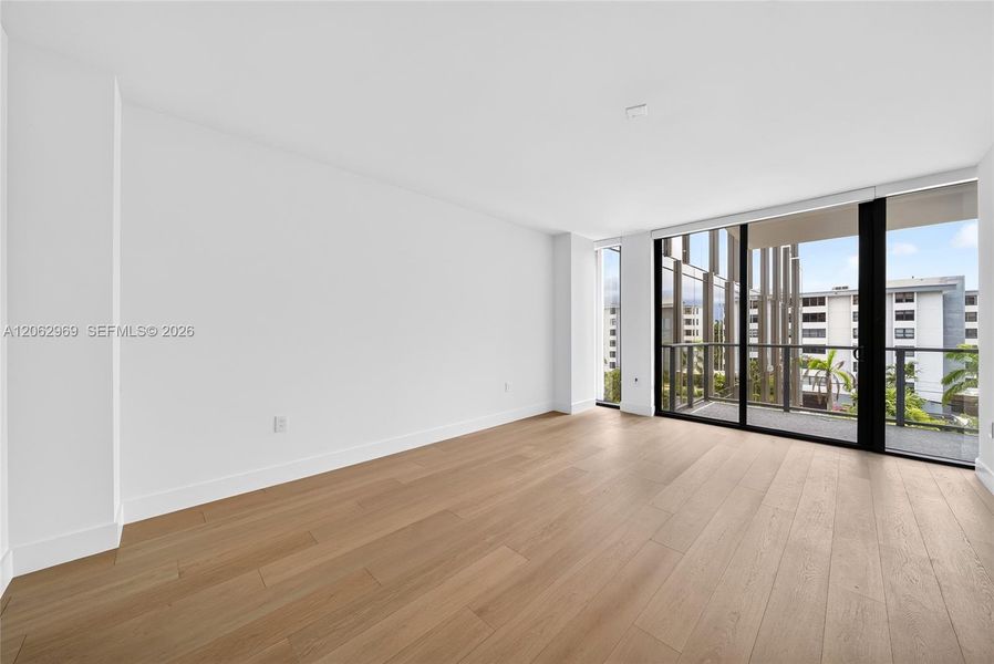 Spacious, unfurnished interior of a new home in , Bay Harbor Islands (Image 25).